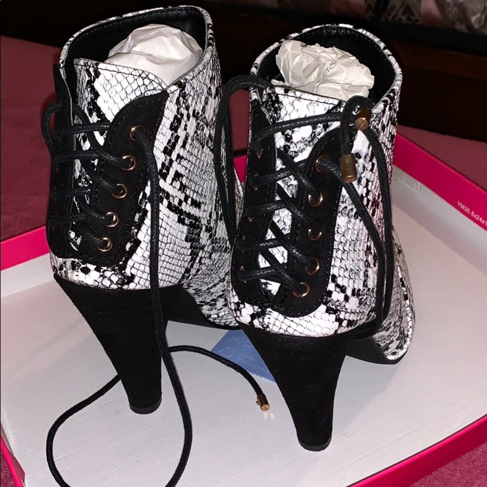 Boots - Picture 5 of 5